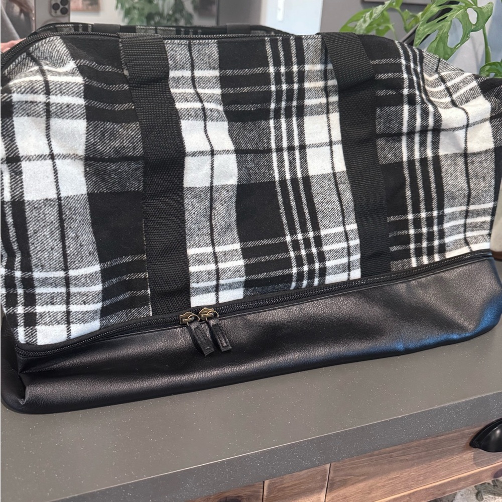 *NEW* Black & White Plaid Weekender Duffel Bag NWOT